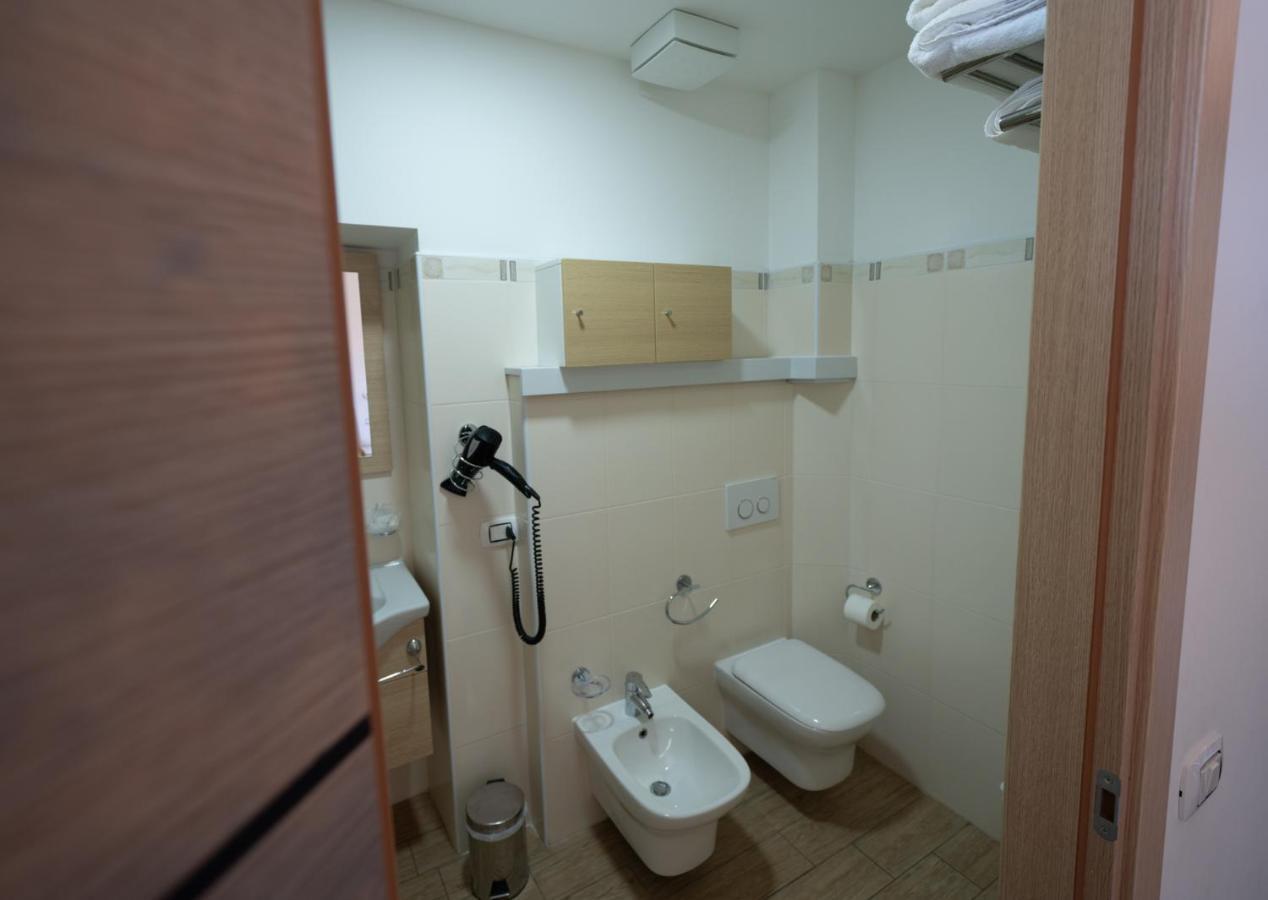 Residence Santabbondio โกโม ภายนอก รูปภาพ