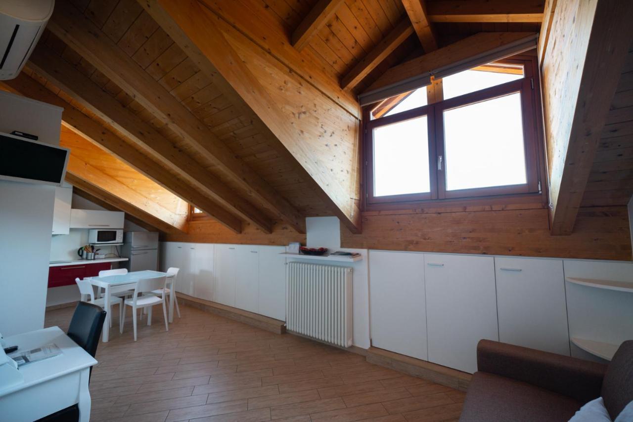 Residence Santabbondio โกโม ภายนอก รูปภาพ